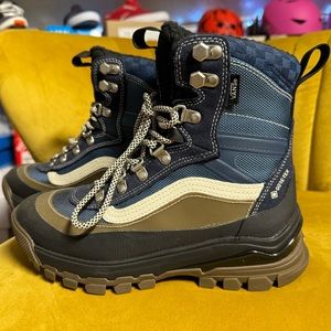Vans Ultrarange EXO MTE-3 Gore-Tex
NWT
Boots Black Hiking/Snow Men 4.5 Womans 6